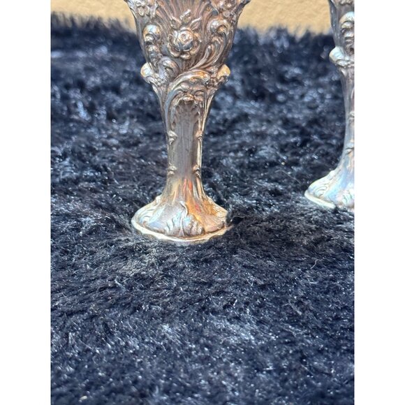 Vintage Oneida Ltd Silver Plated Ornate Salt & Pepper Shakers Floral Design 5.5" - Picture 5 of 7